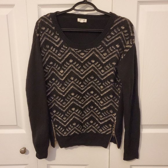 Black sweater - Picture 1 of 2